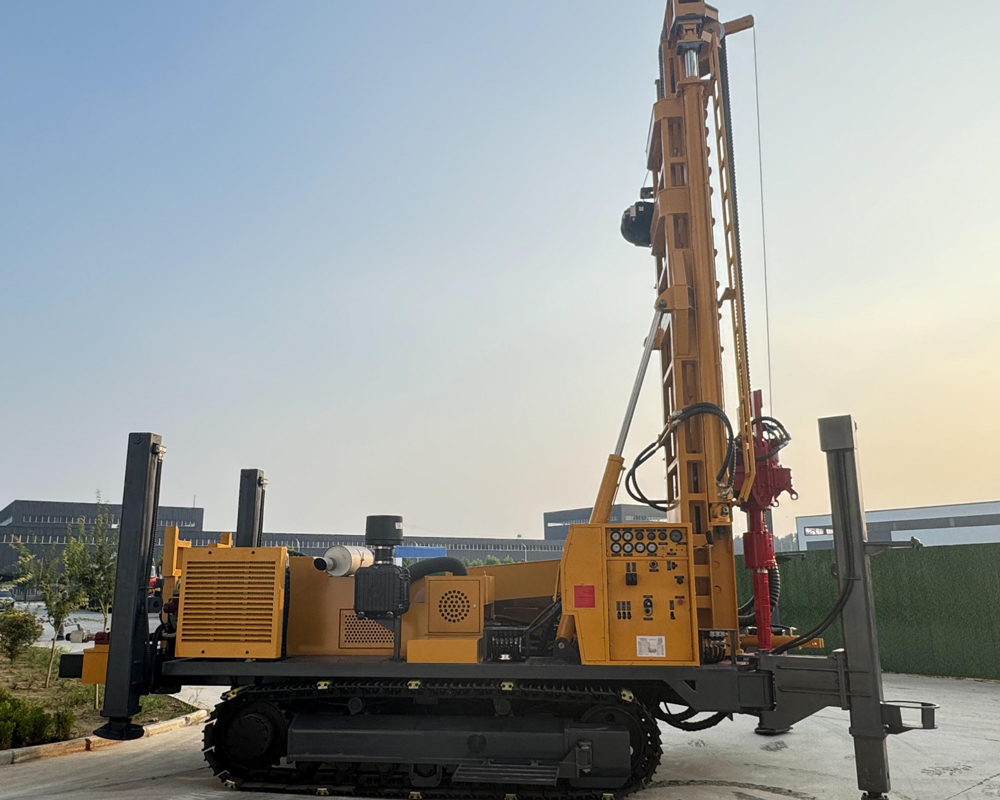 WR1000S حفار آبار مياه مجنزر ببرج تلسكوبي من فئة 1000 متر
