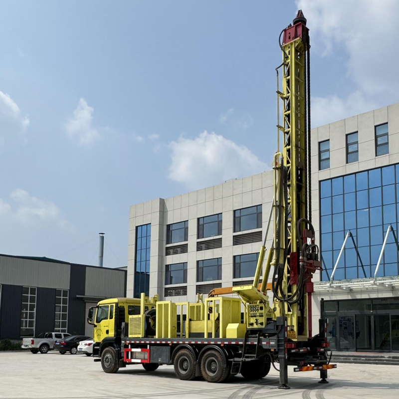 مشهد تشغيلي لحفارة آبار المياه واسعة القطر WRT1200